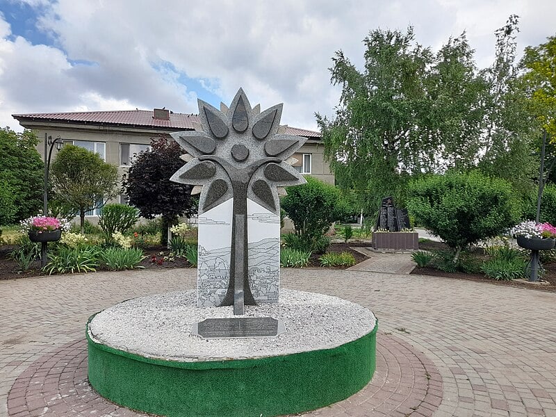 Пам’ятний знак засновникам німецької колонії Фройденталь (с. Мирне, Біляївський р-н, Одеська обл.). Фото: Yuriy Kvach, wikipedia.