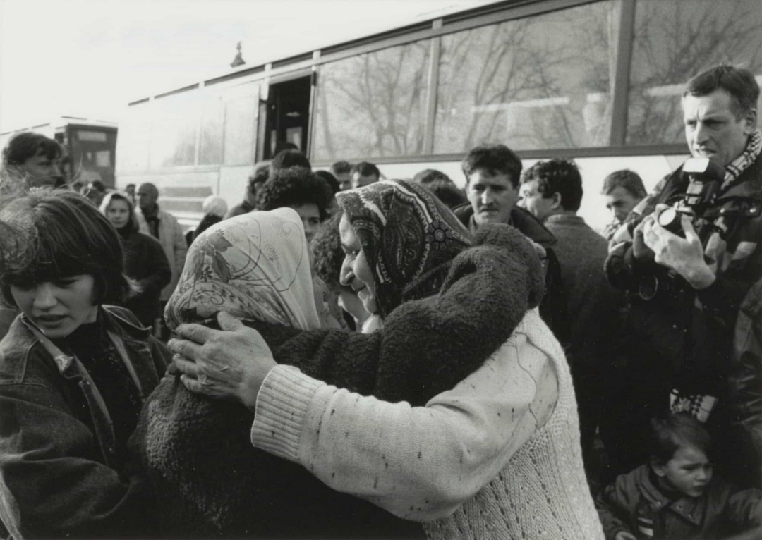 Зворушлива зустріч боснійських біженців (Фото wikipedia) Зворушлива зустріч боснійських біженців (Фото wikipedia)