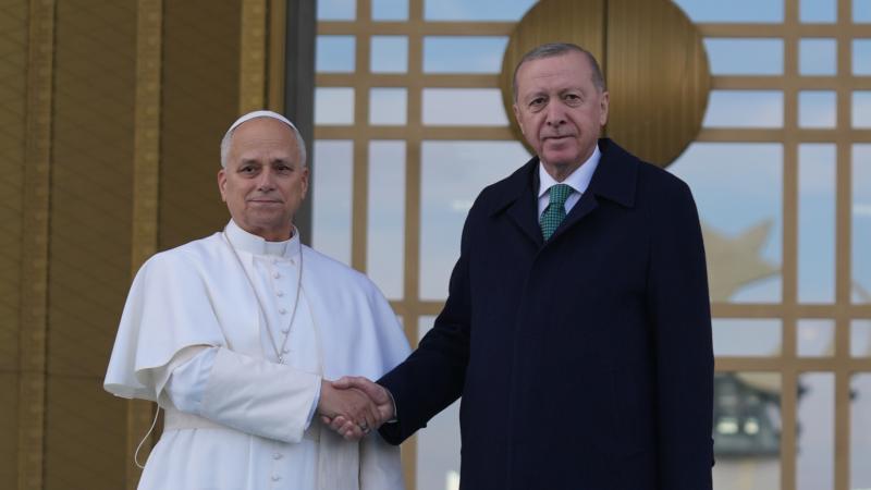 Папа Римський Лев XIV прибув з візитом у Туреччину