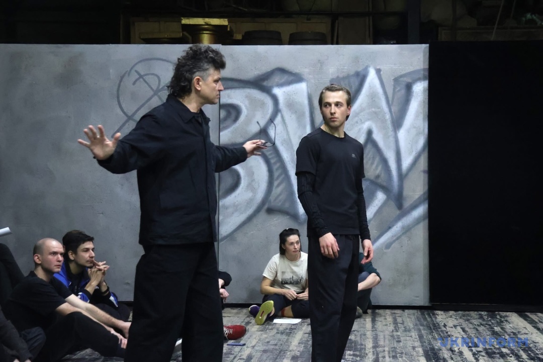 Ґжеґож Яжина з акторами під час ІІ-го етапу роботи над проєктом «Кассандра.PROJECT»