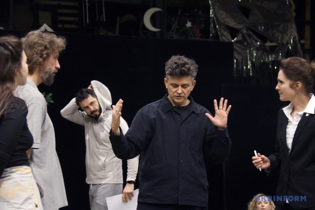 Ґжеґож Яжина з акторами під час ІІ-го етапу роботи над проєктом «Кассандра.PROJECT»