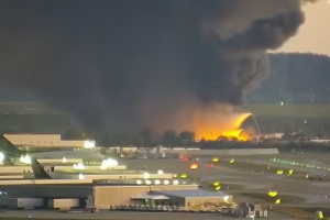 У США розбився вантажний літак, є постраждалі