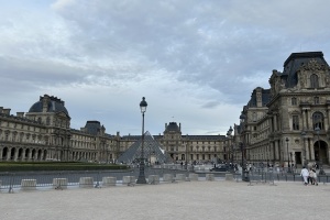 Лувр встановив решітки на вікна галереї, з якої викрали коштовності Наполеона