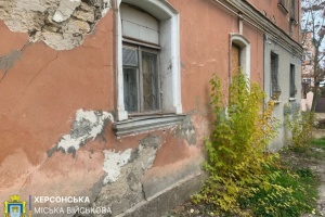 У Херсоні показали наслідки вечірніх та ранкових ударів по середмістю