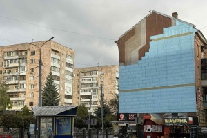 У Рівному почали малювати мурал загиблому воїну Давидюку попри мораторій - мерія відреагувала