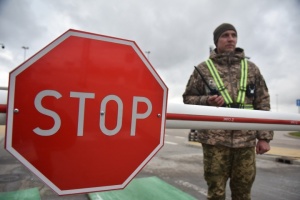 На кордоні призупинили пропуск через збій на митниці