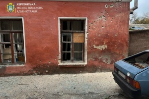 У Херсоні російські загарбники дроном атакували медзаклад