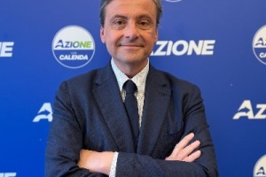 Сенатор Італії зробив собі татуювання з гербом України