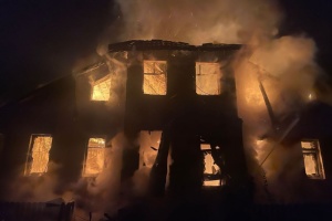 Ворог вночі атакував два райони Дніпропетровщини, виникли пожежі