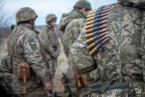 На фронті - 200 бойових зіткнень, ворог завдав 54 авіаудари