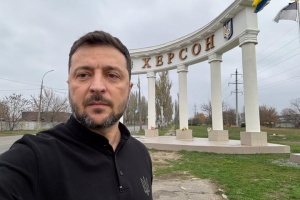 Zelensky arrives in Kherson