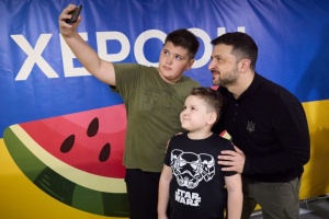 Zelensky meets with children in Kherson