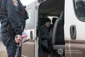 Поліцейські разом із капеланами й волонтерами евакуювали 18 жителів Гуляйполя