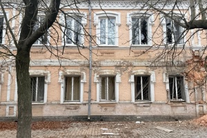 У Нікопольському районі від російських ударів пошкоджені будинки, бібліотека і навчальний заклад