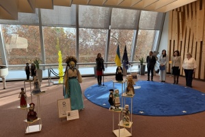 68 оберегів: У Страсбурзі відкрили виставку українських ляльок-мотанок