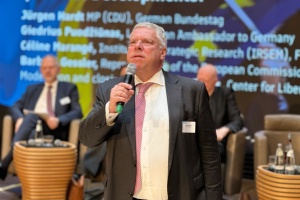 Німеччина планує виділяти Україні близько €1 мільярда військової допомоги на місяць - депутат Бундестагу