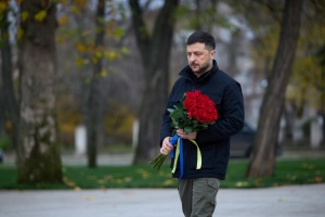 Зеленський у Запоріжжі вшанував пам’ять полеглих захисників