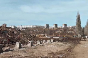 У Маріуполі на місці дитячого табору росіяни будують центр військової підготовки