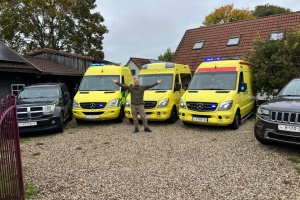 У Нідерландах баяніст-волонтер передав п’ять машин для українських захисників