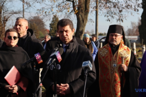 Перепоховання останків польських солдатів спростовує вкиди РФ, що Україна «затягує ексгумацію» - МЗС