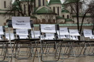 У Києві пройшла акція на підтримку політв'язнів «Порожні стільці» 