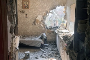 На Херсонщині РФ обстріляла багатоповерхівки, маршрутку та поліцейське авто: є загиблі та поранені