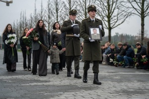 На Національному військовому кладовищі поховали прах бійця та журналіста Олексія Чубашева