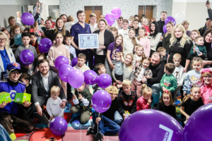 Діти у Львові встановили національний рекорд - зібрали найбільший в Україні пазл