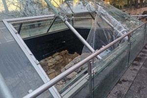 В Одесі вандали розбили музей-піраміду на Приморському бульварі