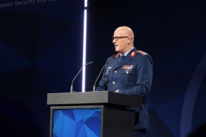 Росія дедалі більше провокує НАТО, сподіваючись на поспішну реакцію - командувач союзних сил Альянсу