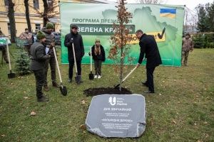 У Києві висадили мільярдне дерево за президентською програмою «Зелена країна»