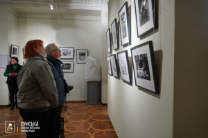 У Сумах презентували фотовиставку, доступну для відвідувачів із порушеннями слуху