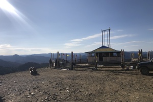 Ночівля серед гірських хребтів