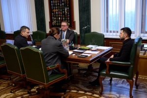 Zełenski spotkał się z przedstawicielami rządu na temat stabilności finansowej, sytuacji w sektorze obronnym i energetycznym