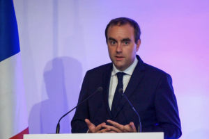 Прем’єр Франції закликав депутатів підтримати збільшення оборонного бюджету на 2026 рік