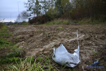 Russen töten zwei Zivilisten unter weißer Flagge und Hund mit Drohnen in Region Charkiw
