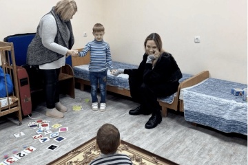 アンジェリーナ・ジョリーさん、ウクライナ南部訪問の印象をＳＮＳに投稿