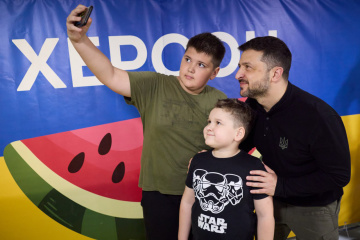 ゼレンシキー宇大統領、ヘルソンの学校の生徒たちと対話