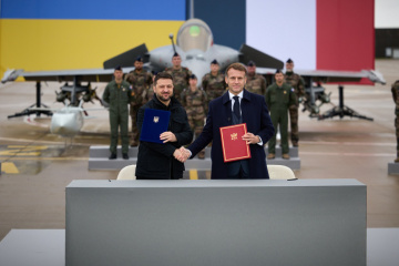 Macron, Zelensky sign agreement to strengthen Ukraine's defense sector