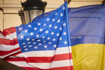 La fin de la guerre en Ukraine reste une priorité de la politique étrangère américaine selon un conseiller de Trump