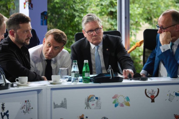 Staats- und Regierungschefs der Ukraine, Deutschlands, Frankreichs und Großbritanniens stimmen sich zu US-Friedensplan ab