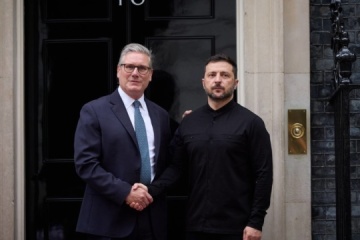 Selenskyj und Starmer besprechen diplomatische Nuancen bei Erreichung des Friedensplans