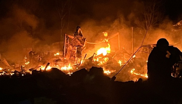 Обстріл магазину на Дніпропетровщині: восьмеро постраждалих, одна людина загинула