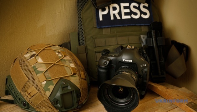 L’Ukraine appelle la communauté internationale à mettre fin à l’impunité des crimes russes contre les journalistes