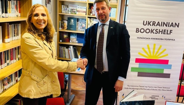 У Греції відкрили нову «Українську книжкову поличку»