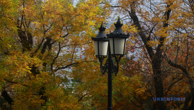 Хмарно, дощі й тумани: Україні прогнозують до 13° тепла