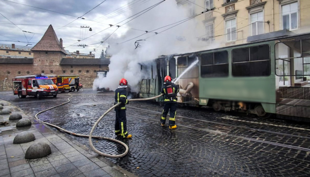 У Львові під час руху загорівся трамвай