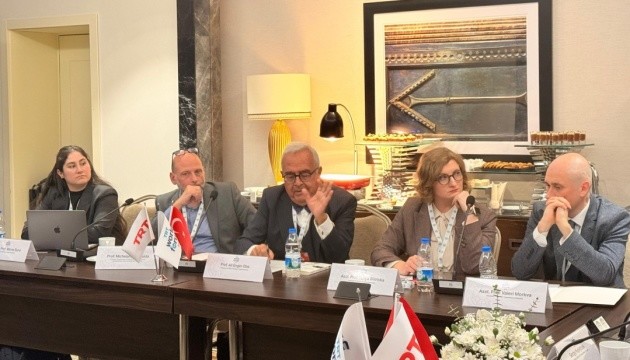 Жыныстық қатынас кезінде порнографияны қараңыз