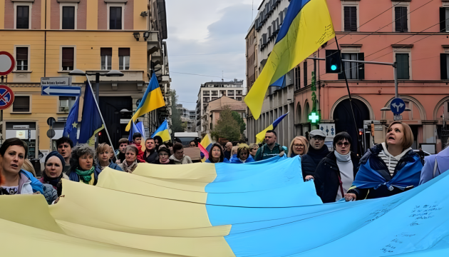 Українці в італійській Болоньї провели акцію, нагадуючи про злочини РФ