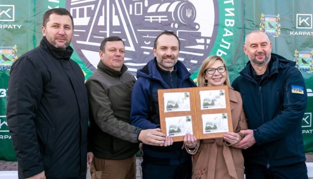 Укрпошта випустила марку до Дня залізничника